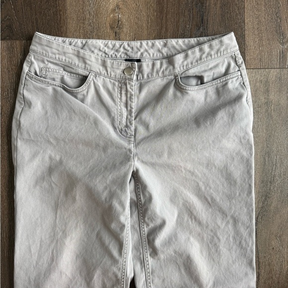 Eileen Fisher Grey pants. Women’s Medium. Great used condition. Very cute! - Picture 2 of 6